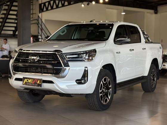 TOYOTA HILUX 2.8 D-4D TURBO DIESEL CD SRX 4X4 AUTOMÁTICO TOYOTA HILUX 2.8 D-4D TURBO DIESEL CD SRX 4X4 AUTOMÁTICO